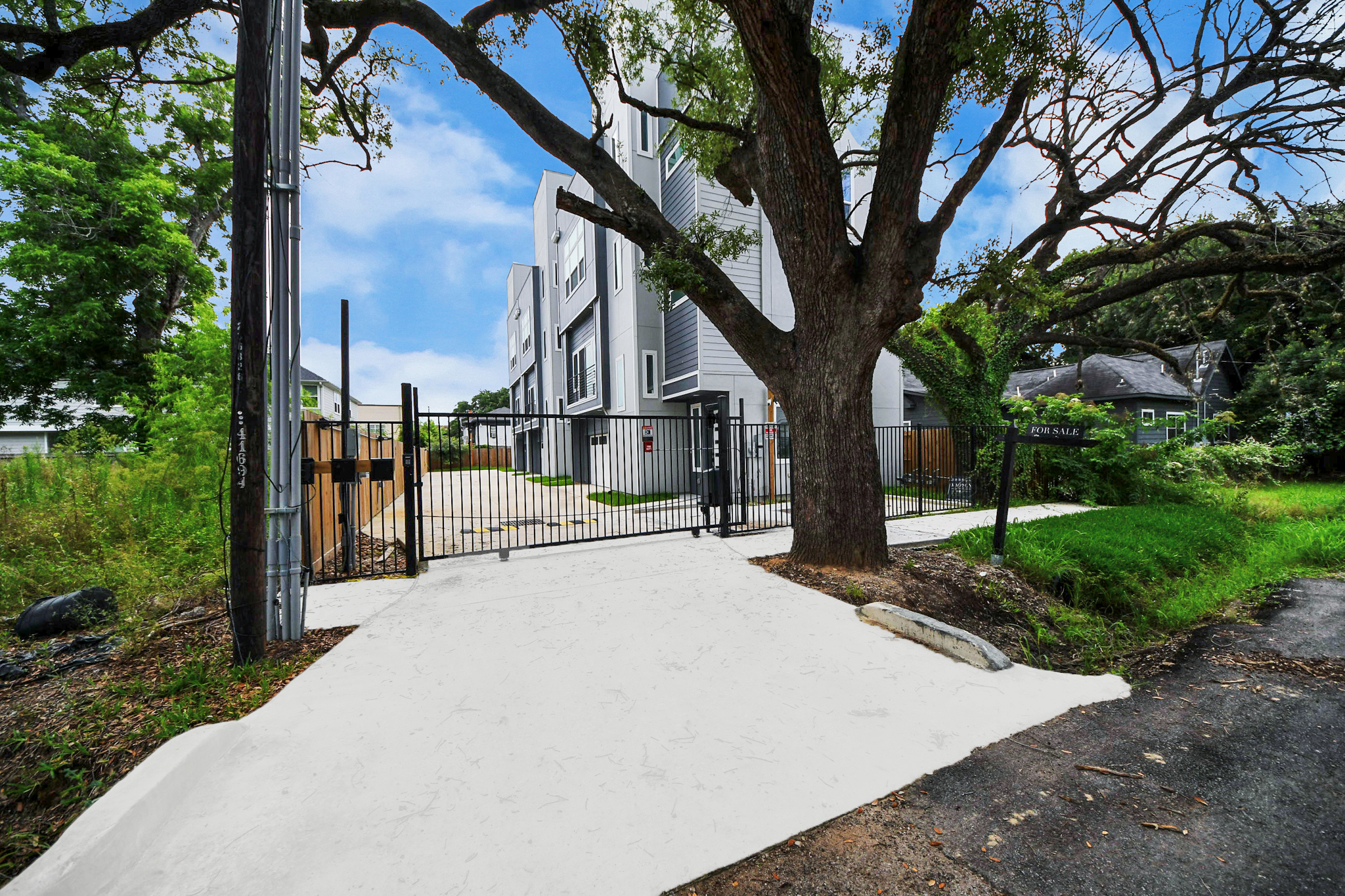2709 Dennis St – Photo 1