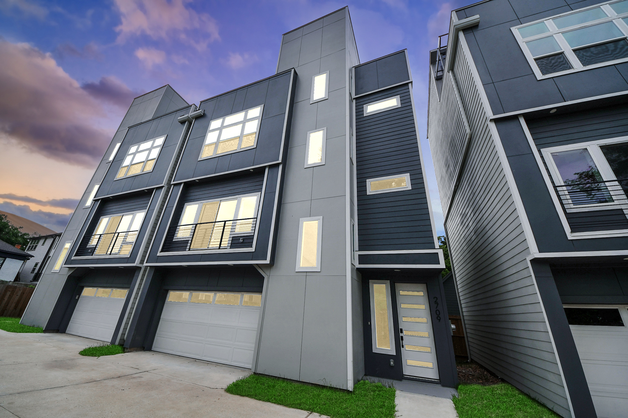 2709 Dennis St – Photo 3