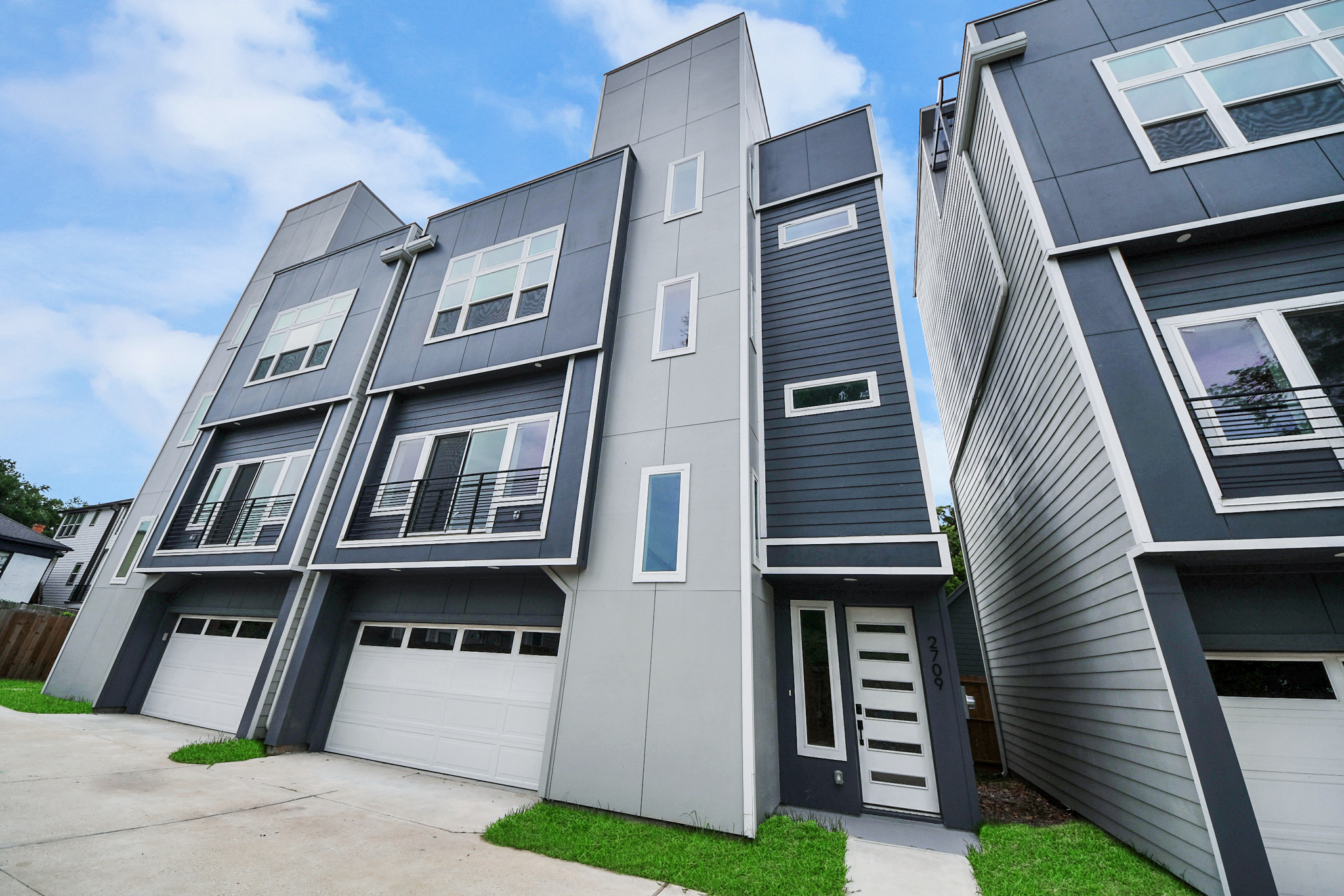 2709 Dennis St – Photo 4