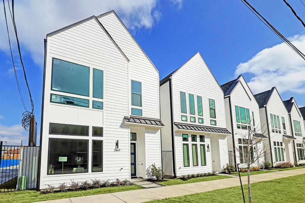 2408 Gray St – Exterior