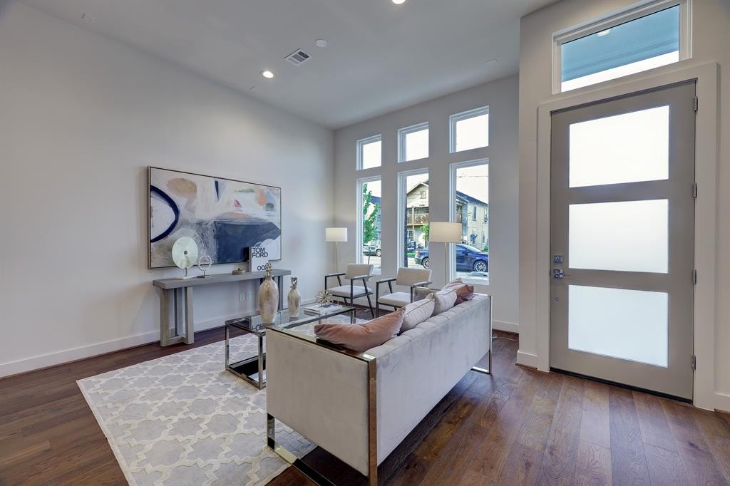 2408 Gray St – Living Room
