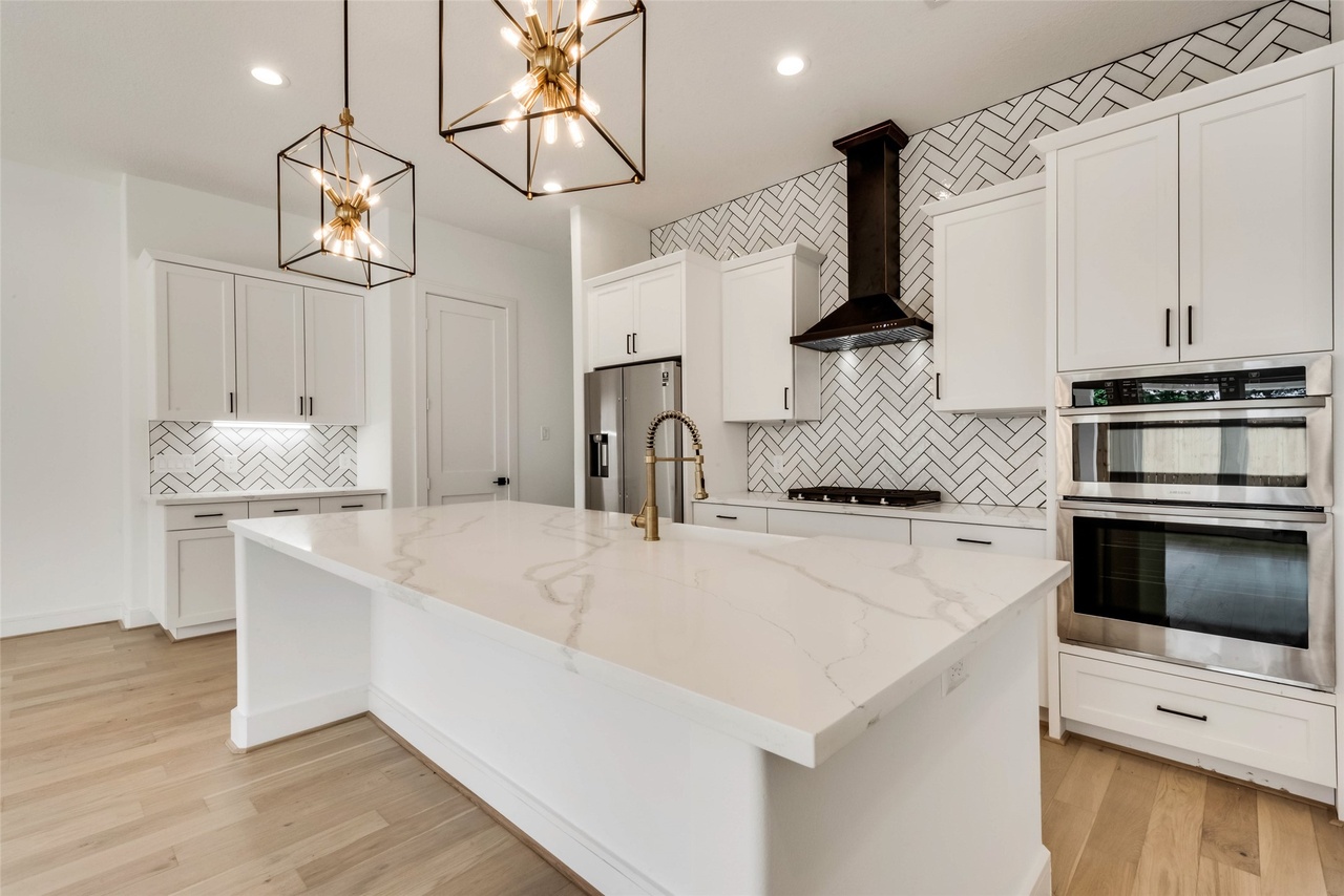 1930 Hoskins Dr – Kitchen