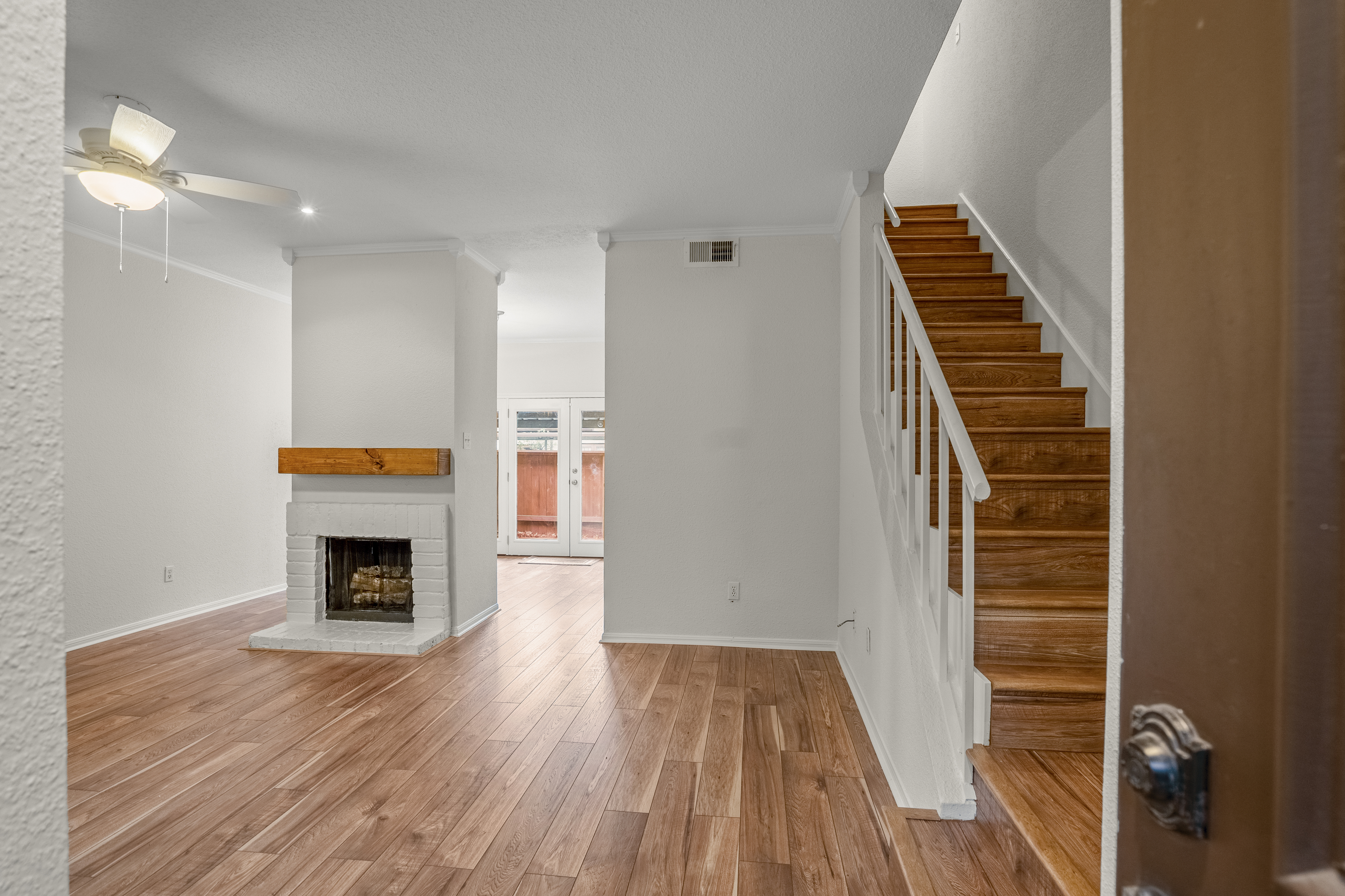 11711 Memorial Dr – Living Room