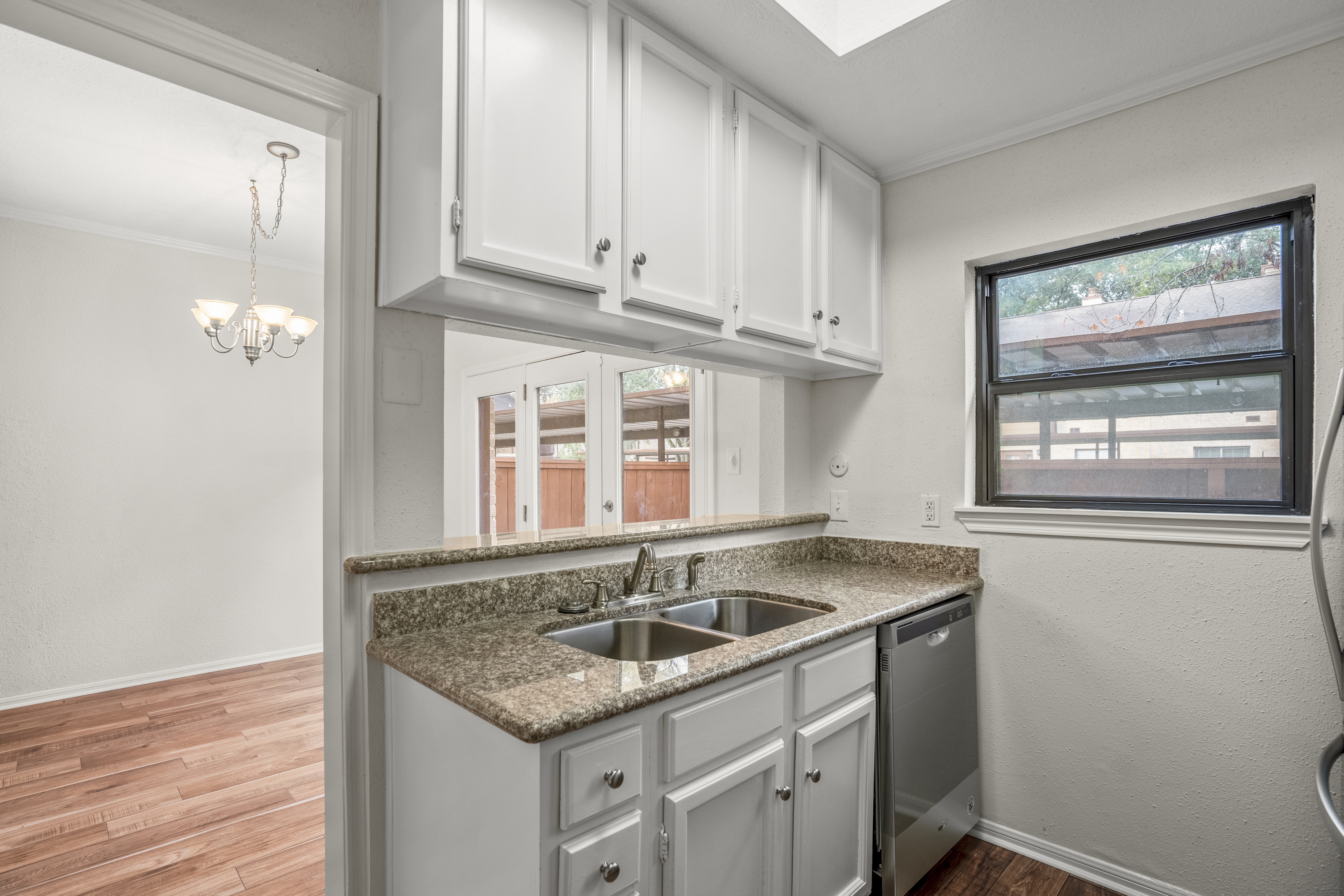 11711 Memorial Dr – Room 6