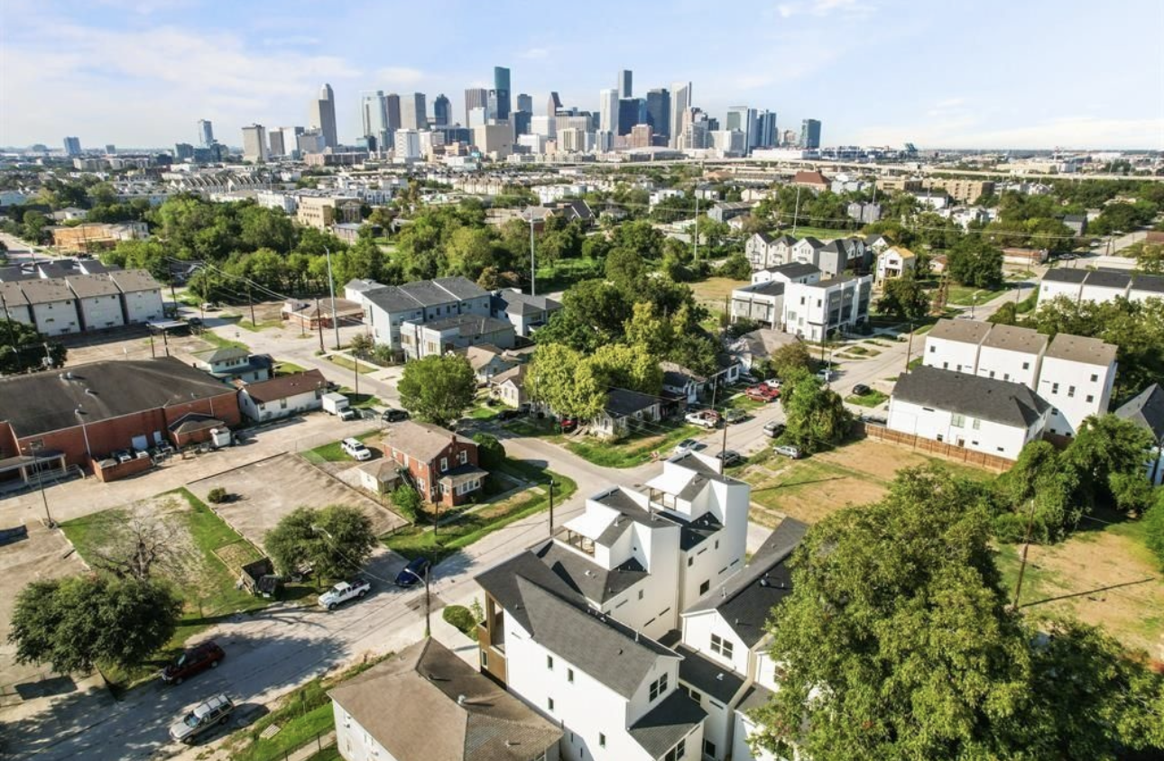 2905 Nagle St – Houston Skyline Aerial