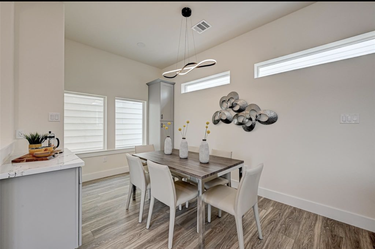 2905 Nagle St – Dining Room