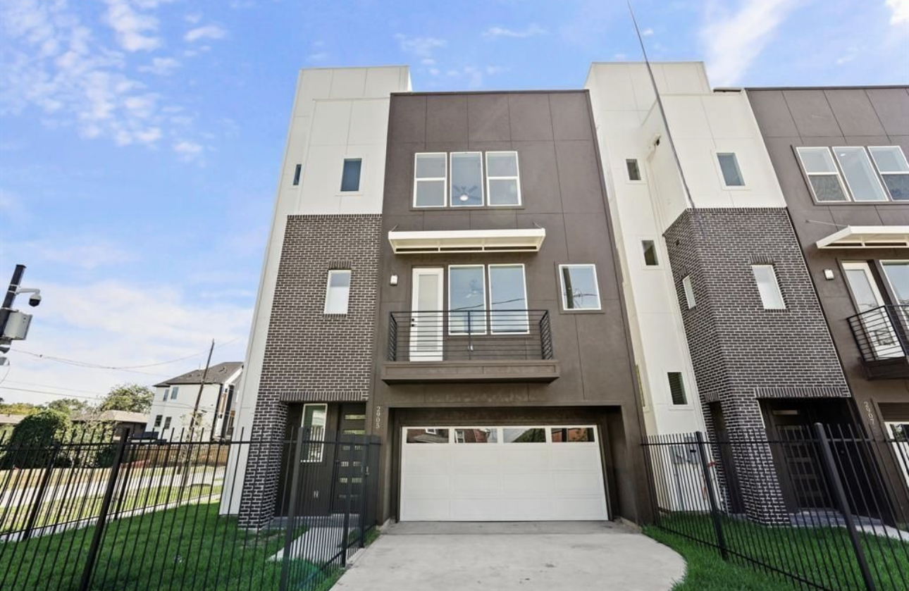 2905 Nagle St – Front Exterior
