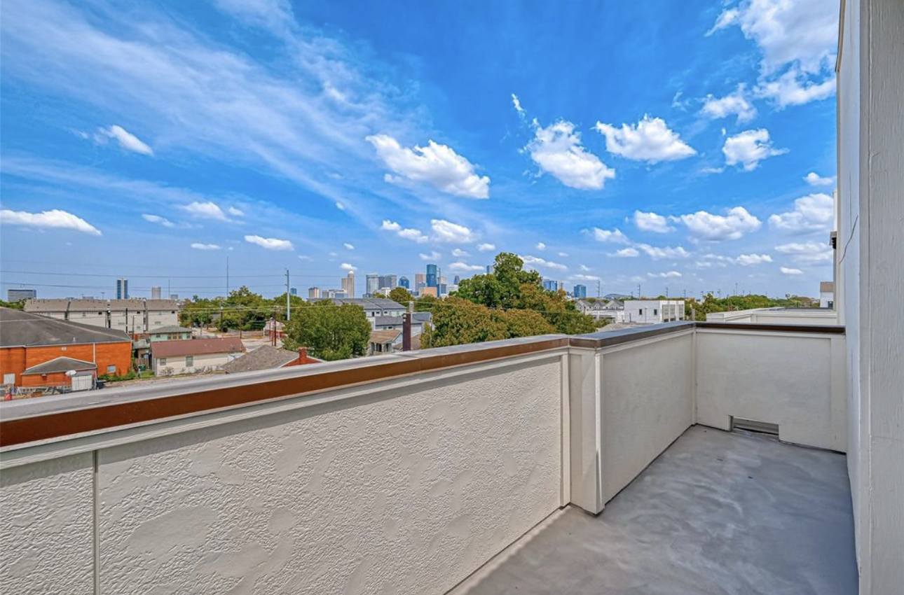 2905 Nagle St – Rooftop Deck View