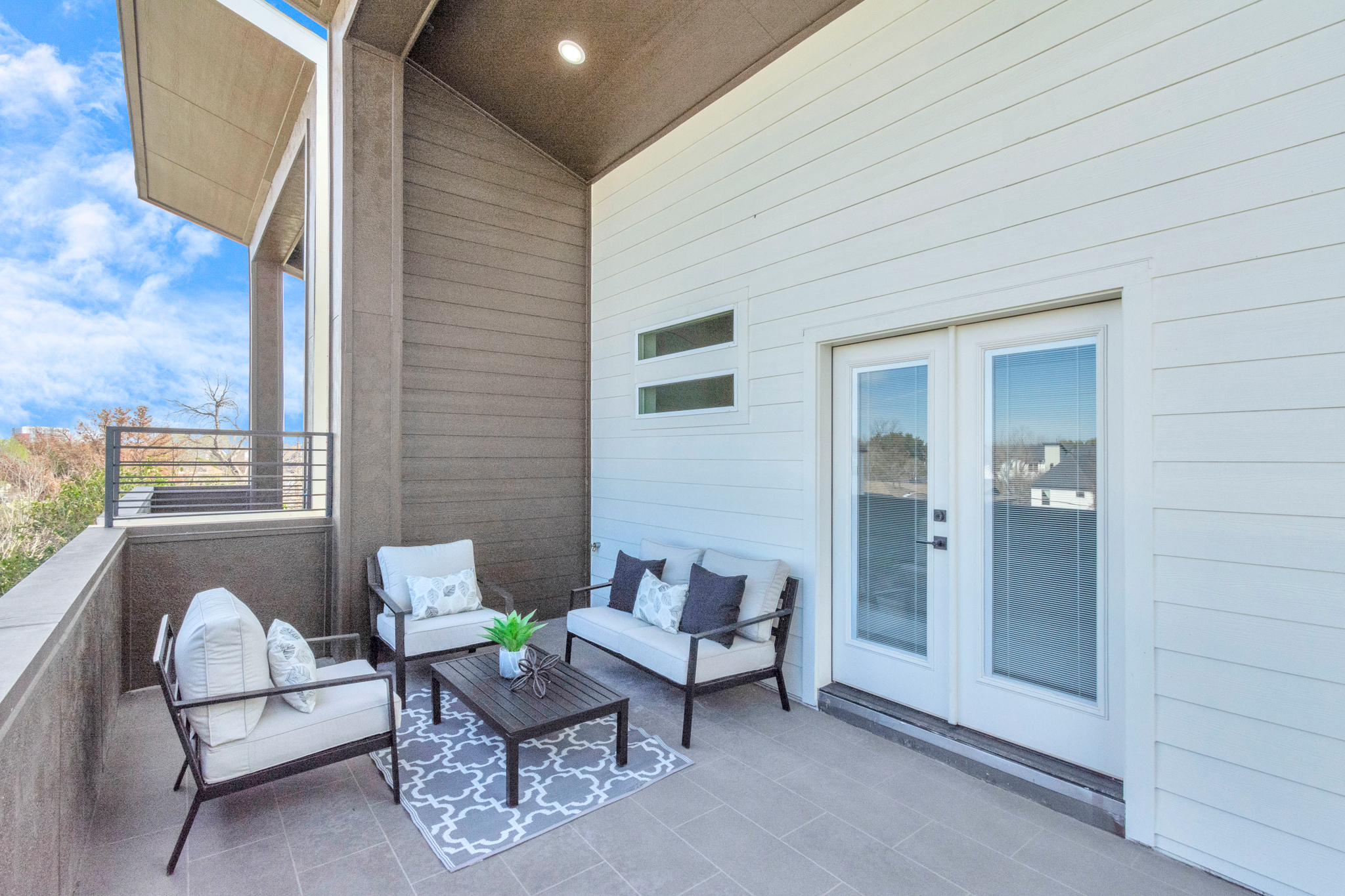 2702 Tuam St – Balcony