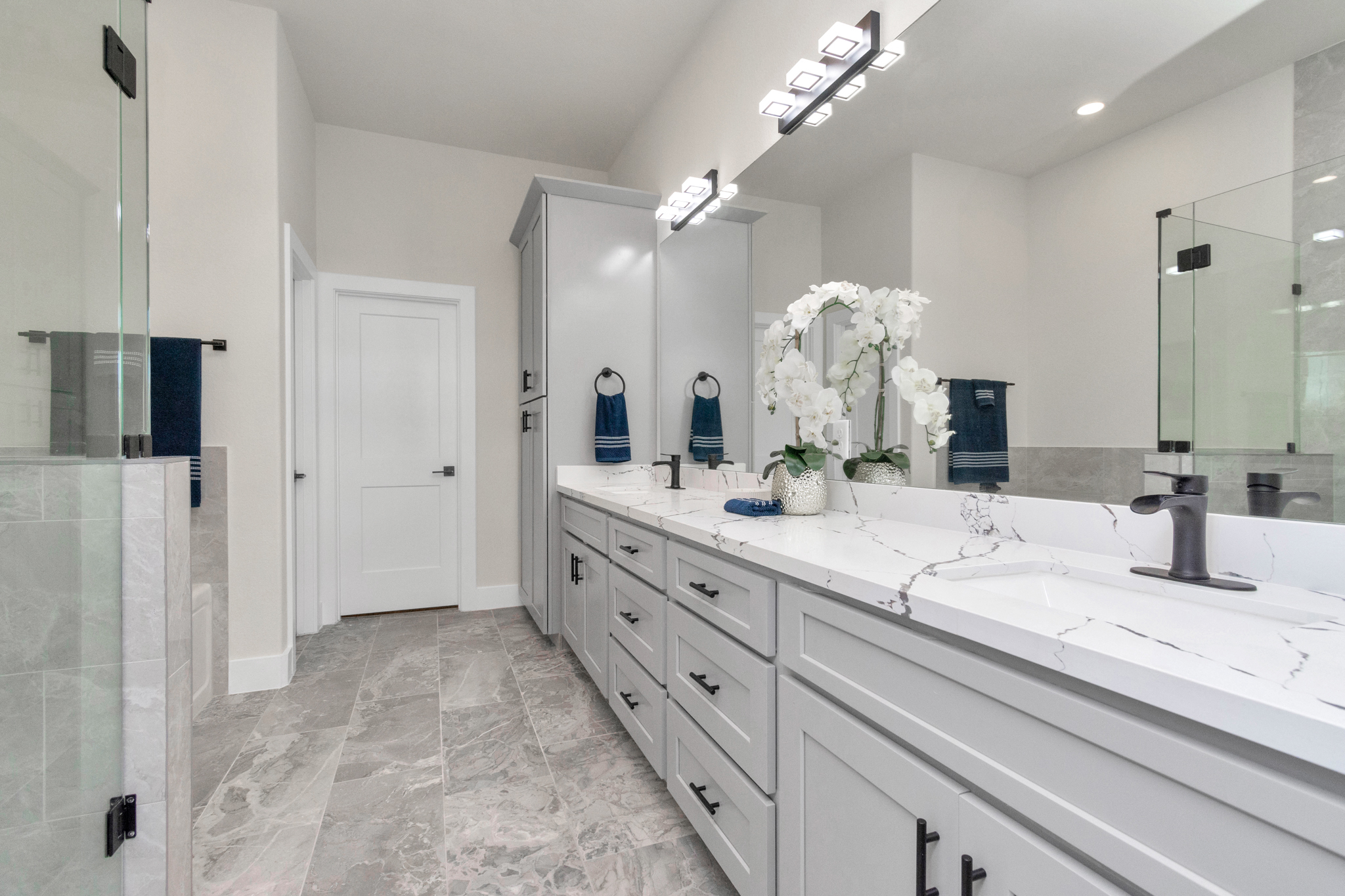 2704 Tuam St – Primary Bath