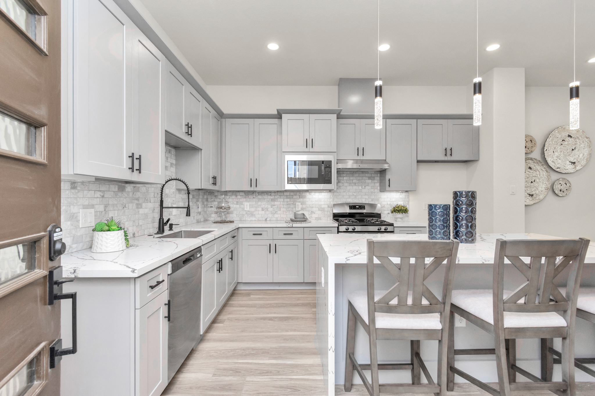 2704 Tuam St – Entry