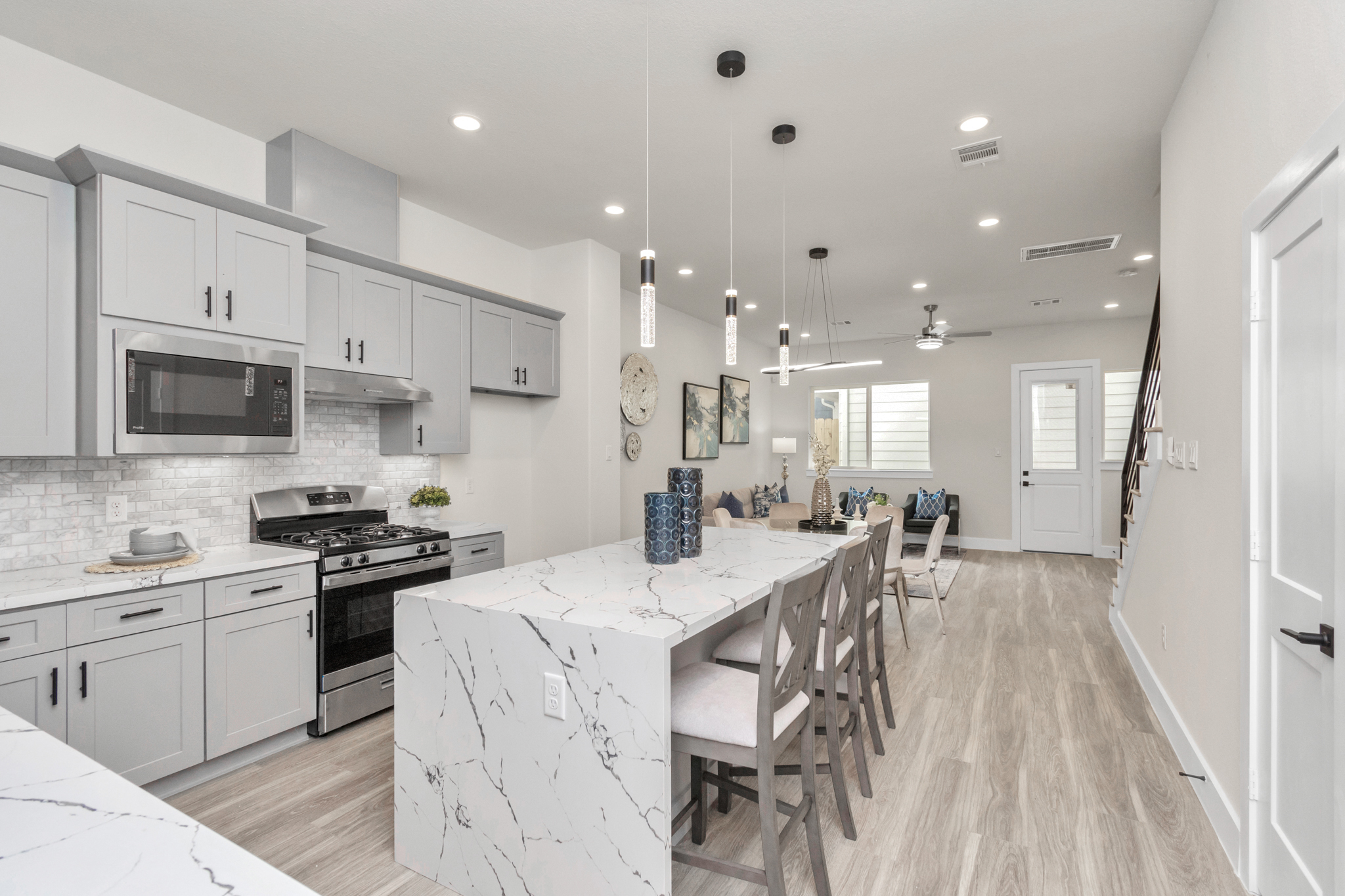 2704 Tuam St – Kitchen & Living