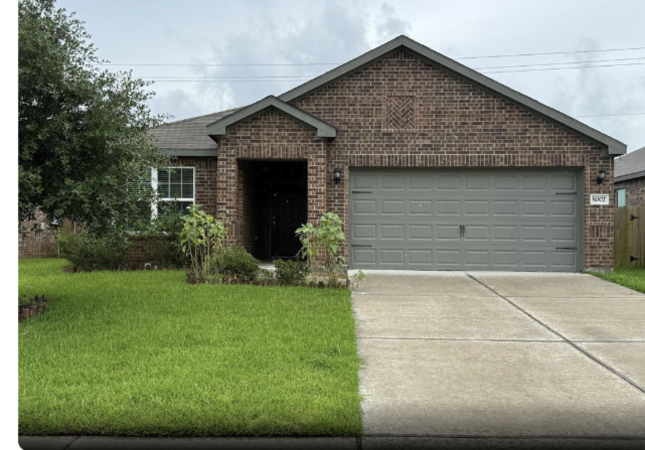 8002 Vacek Meadows Loop – Exterior